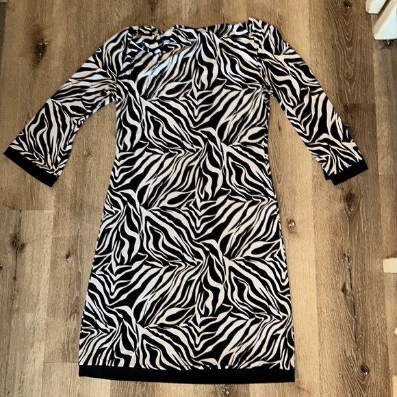 Women’s dress - Picture 1 of 4